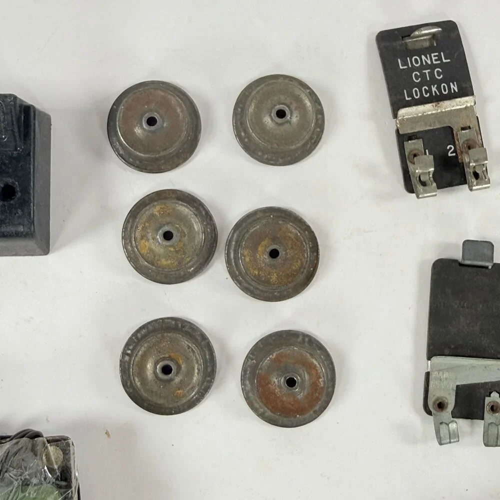 American Flyer & Lionel Model Train Connectors & 6 Uncoupler Wheels
